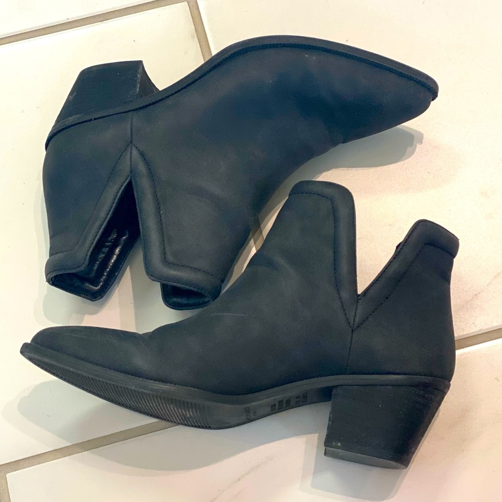 AMERICAN EAGLE black bootie